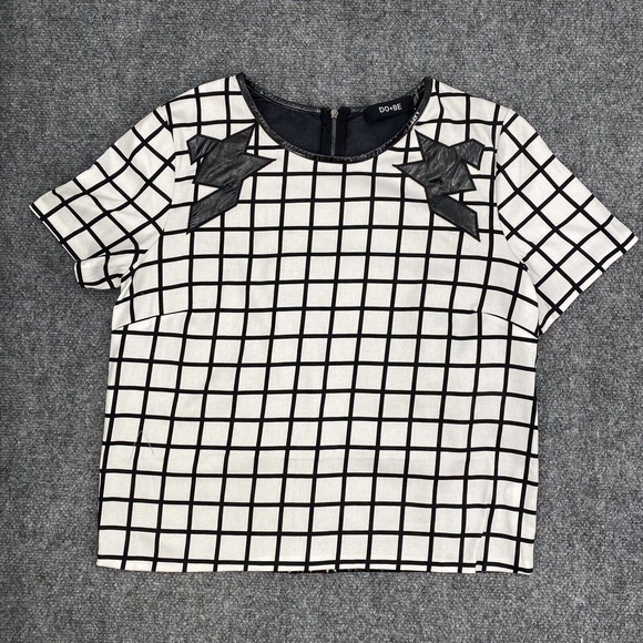 DO + BE Sz S Grid Print / Vinyl Back Top Short Sleeve Blouse NWT - Picture 3 of 11